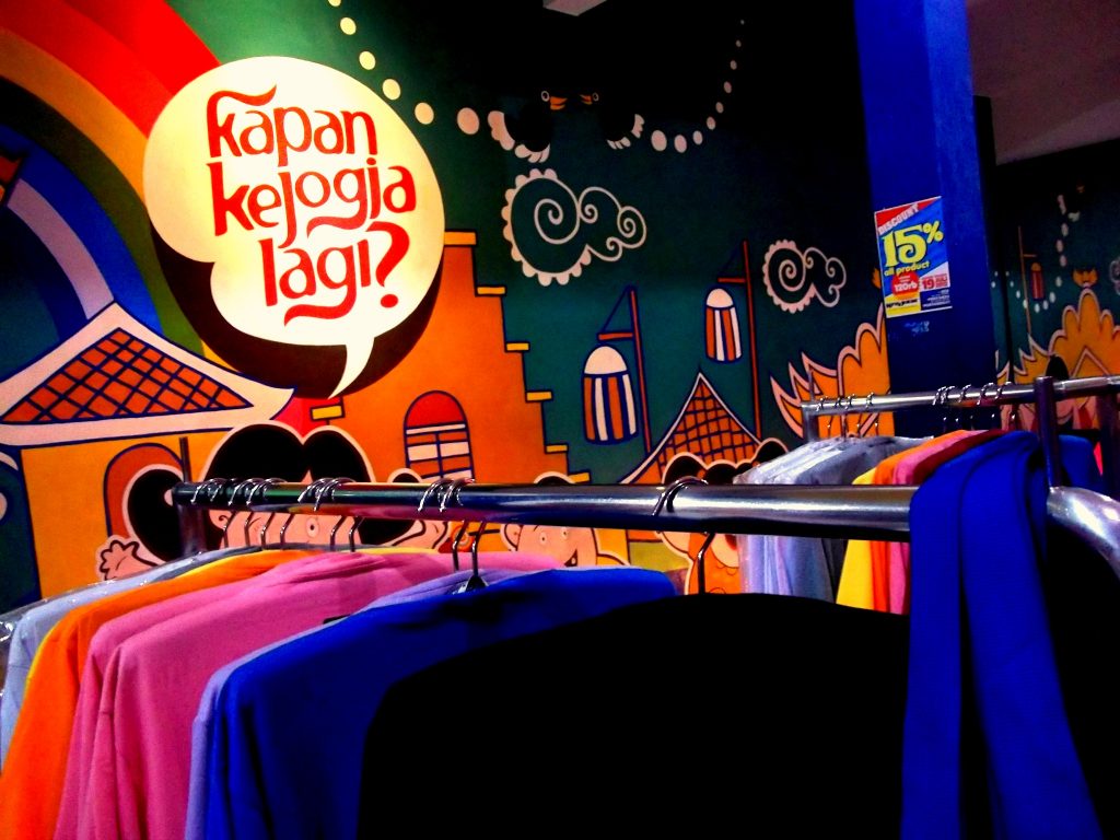 Pusat Kaos Dagadu Jogja (aninandhita.wordpress.com)
