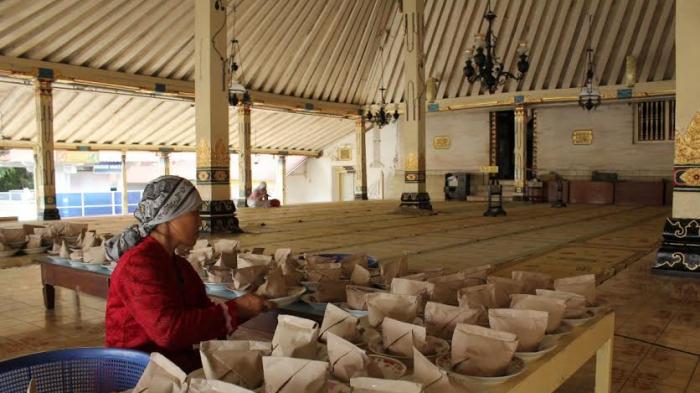 berbuka puasa di Masjid Gedhe Kauman