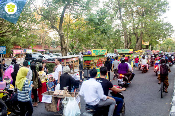 Ngabuburit lembah ugm (eatjogja)