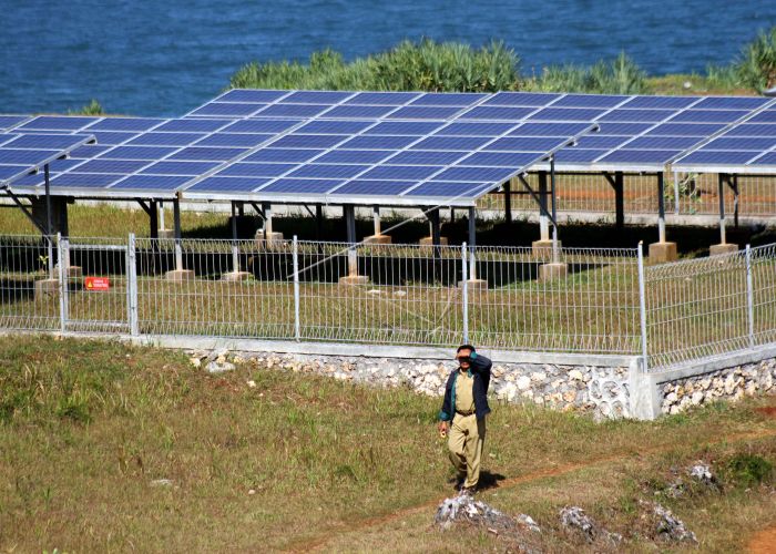 Solar Panel Baron Techno Park (sumber: Antara Photo)