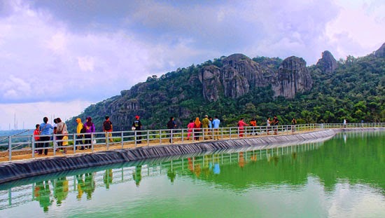 Embung Nglanggeran (sumber: kedaisusu01.blogspot.com)