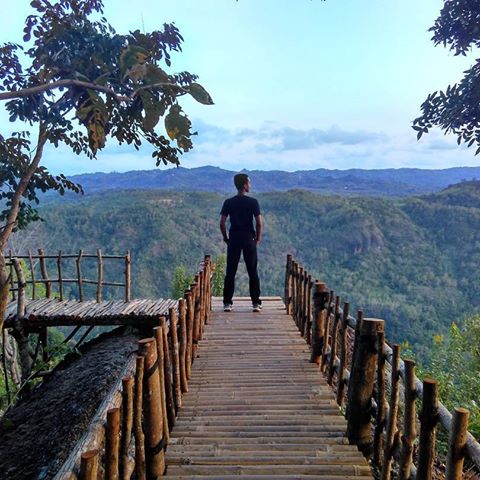 Watu Lawang (sumber foto : instagram gunawan wicaksana)