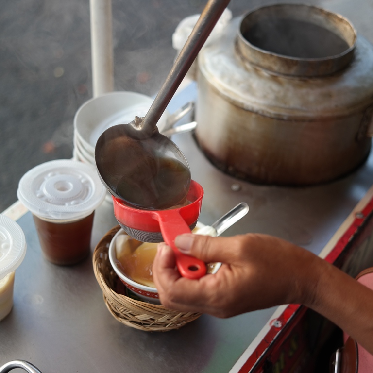 wedang tahu bu sukardi (sumber: ceritamakan.com)