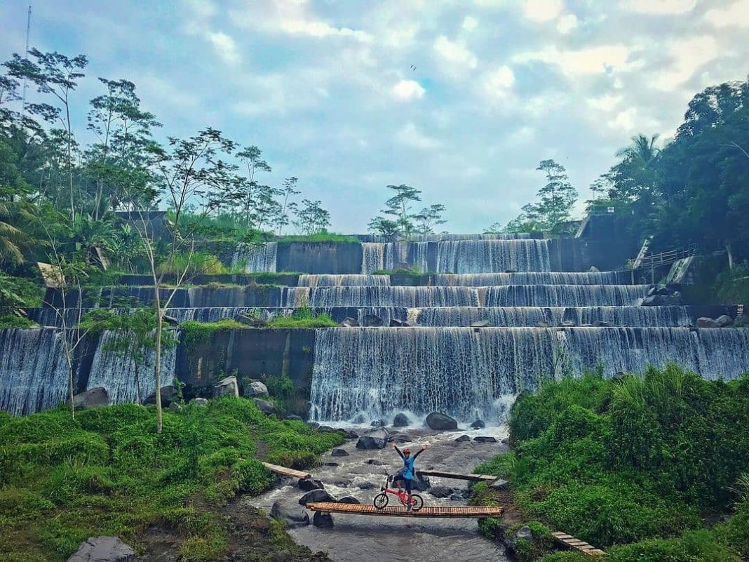 Menjelajahi Pesona Air Terjun Gedad: Keindahan Tersembunyi di Lereng Gunung Merapi